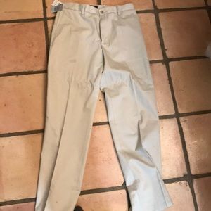 Men’s dockers. Still have tags. Very nice